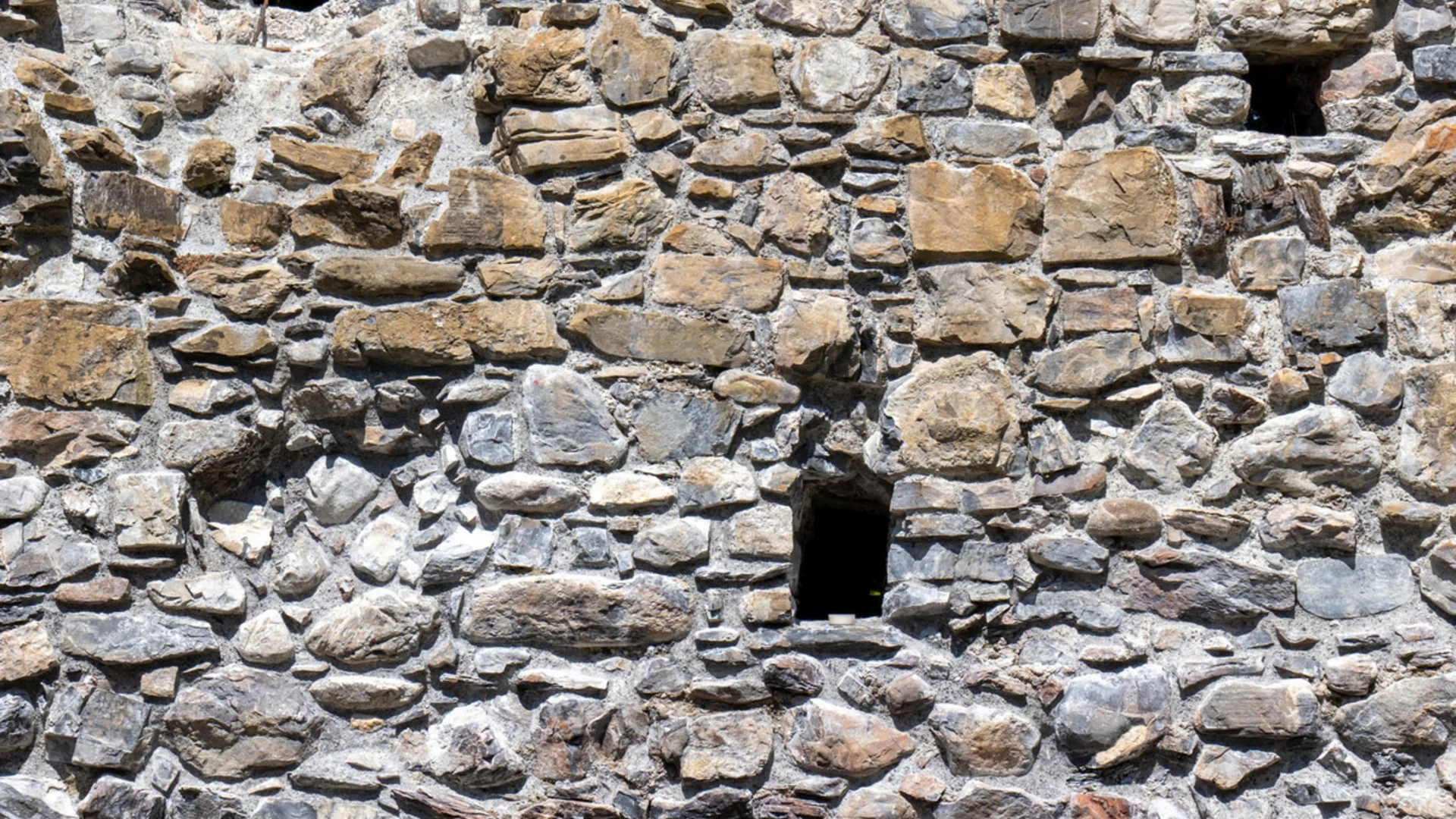 Burgruine Blumenegg in Thüringerberg: Detailansicht Mauer