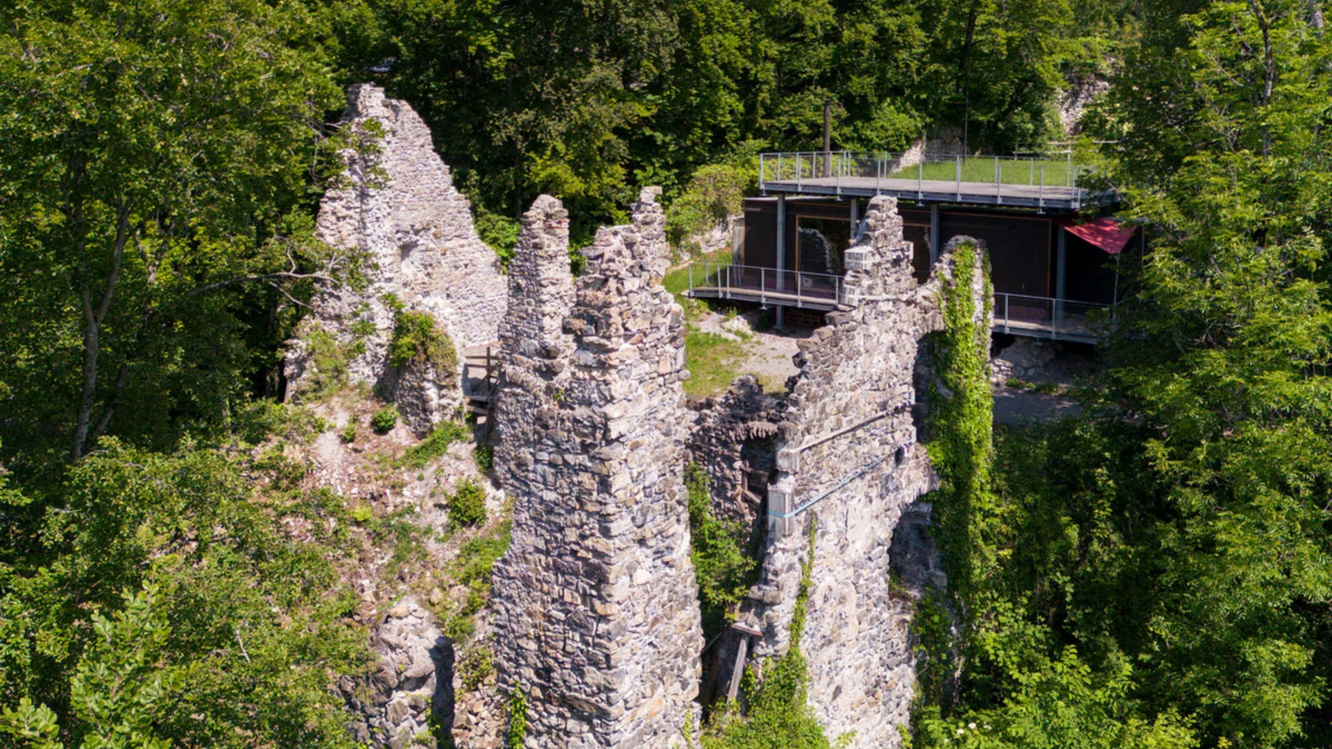 Burgruine Blumenegg: Ansicht von oben