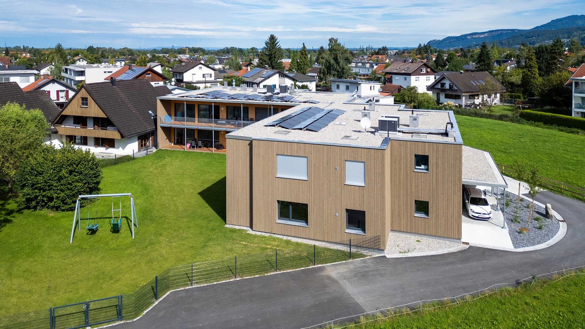 Foto der neuen Anlage der Lebenshilfe in Dornbirn Kehlermähder, welche mit Hilfe von Wilhelm+Mayer in rund eineinhalb Jahren Bauzeit nachhaltig umgebaut wurde.