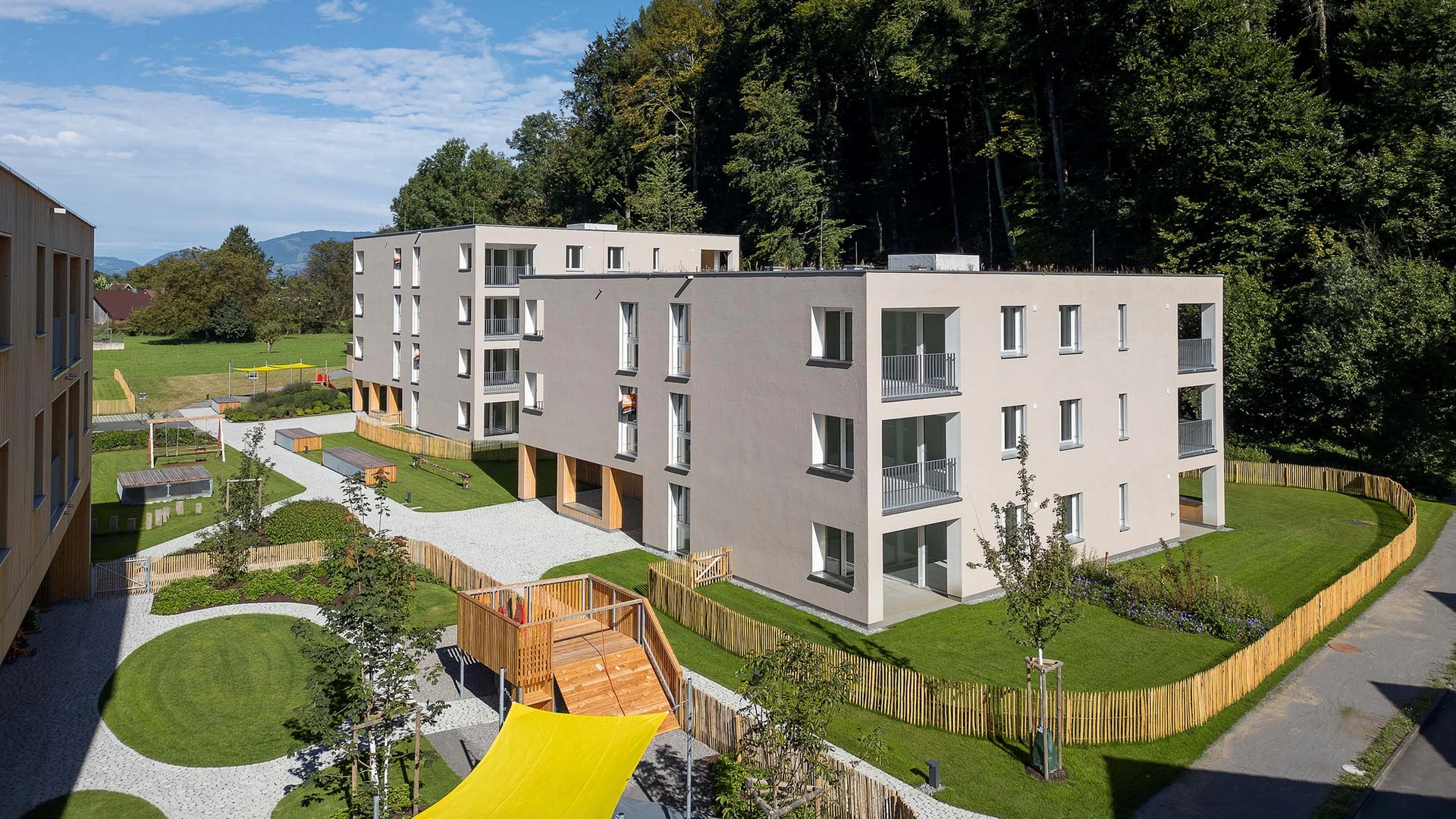 Drohnenaufnahme einer neuen Wohnanlage von Wilhelm+Mayer in Koblach Kutzen.
