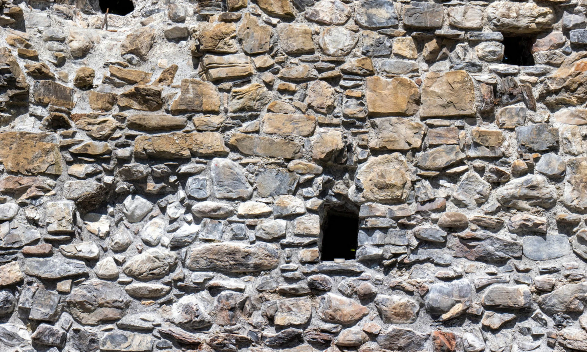 Burgruine Blumenegg in Thüringerberg: Detailansicht Mauer