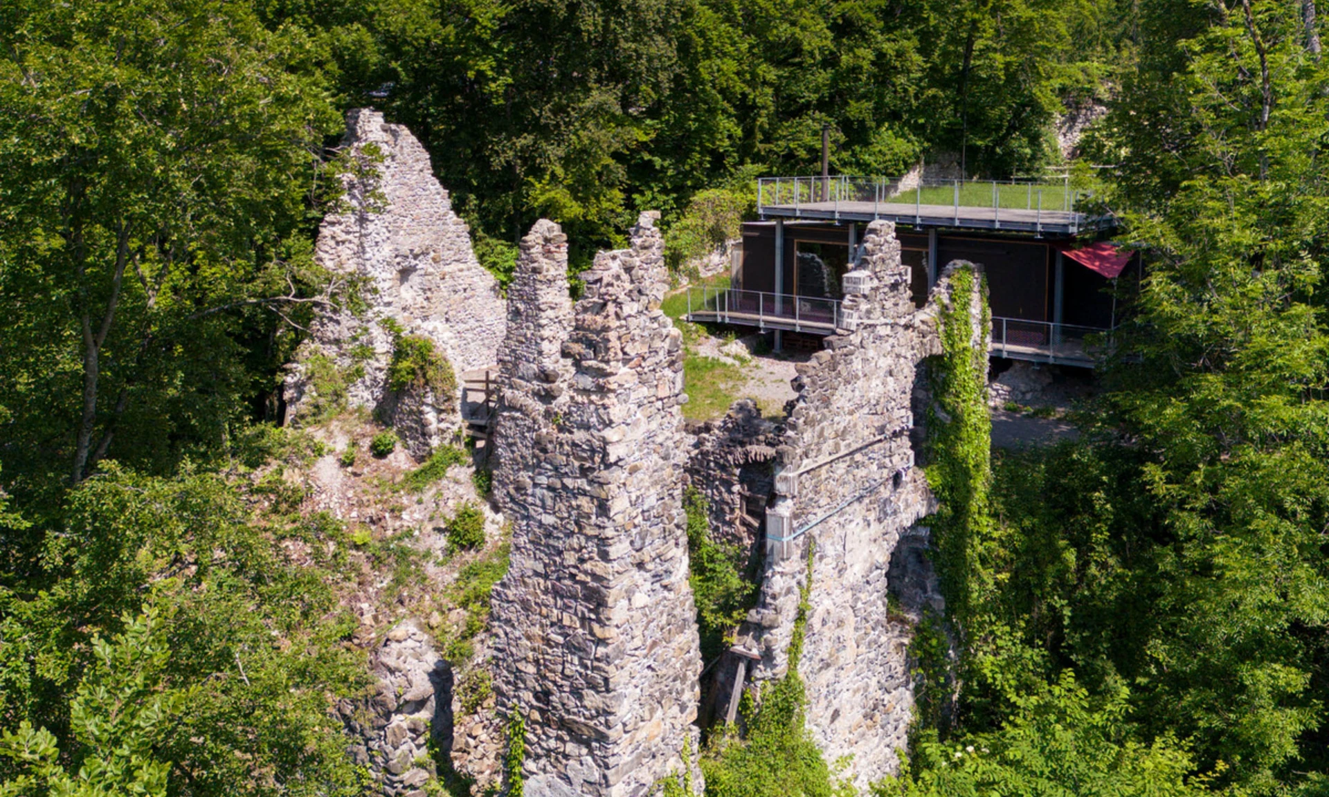 Burgruine Blumenegg: Ansicht von oben