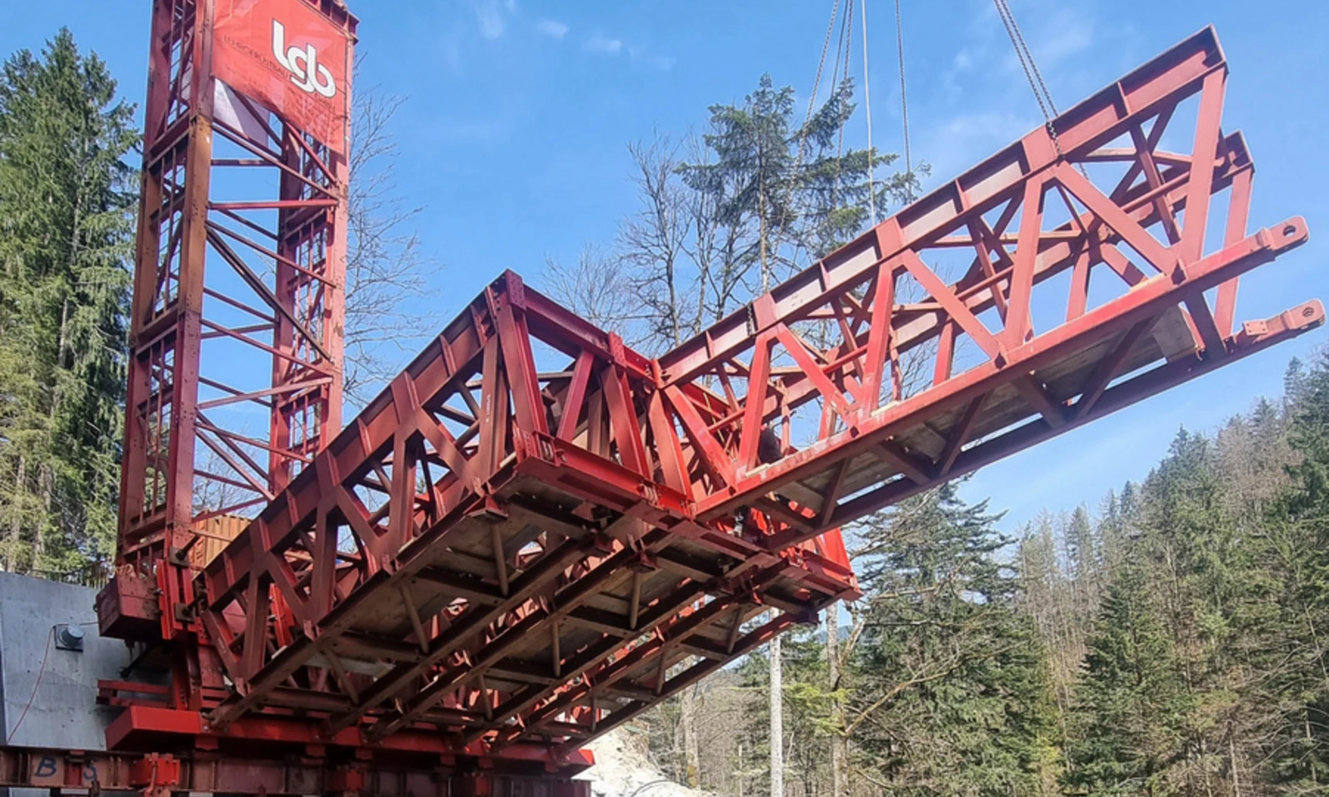 Neubau Rappenlochbrücke: Modularer Aufbau Lehrgerüst.