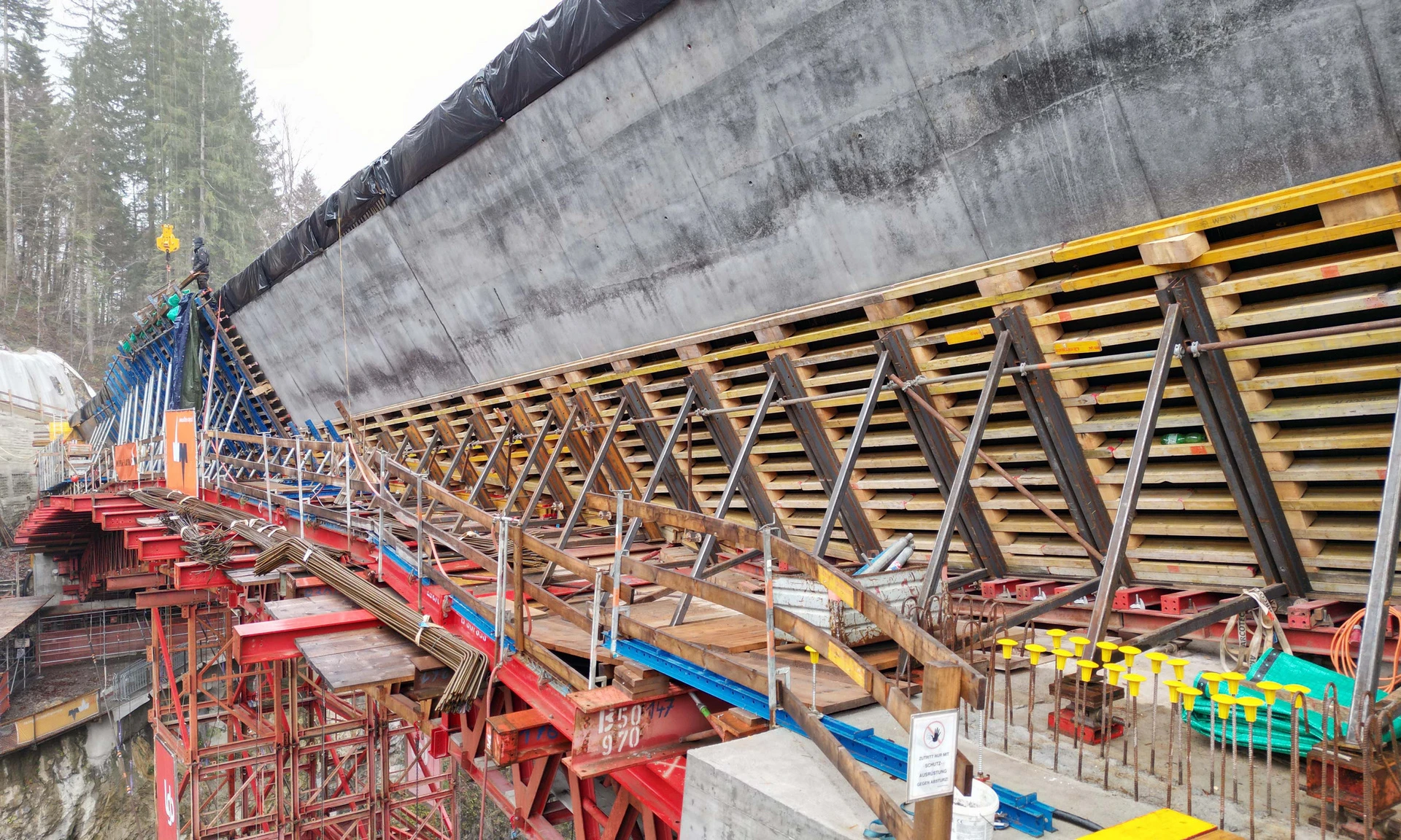 Neubau Rappenlochbrücke: Detailansicht Schalung / Konstruktion.