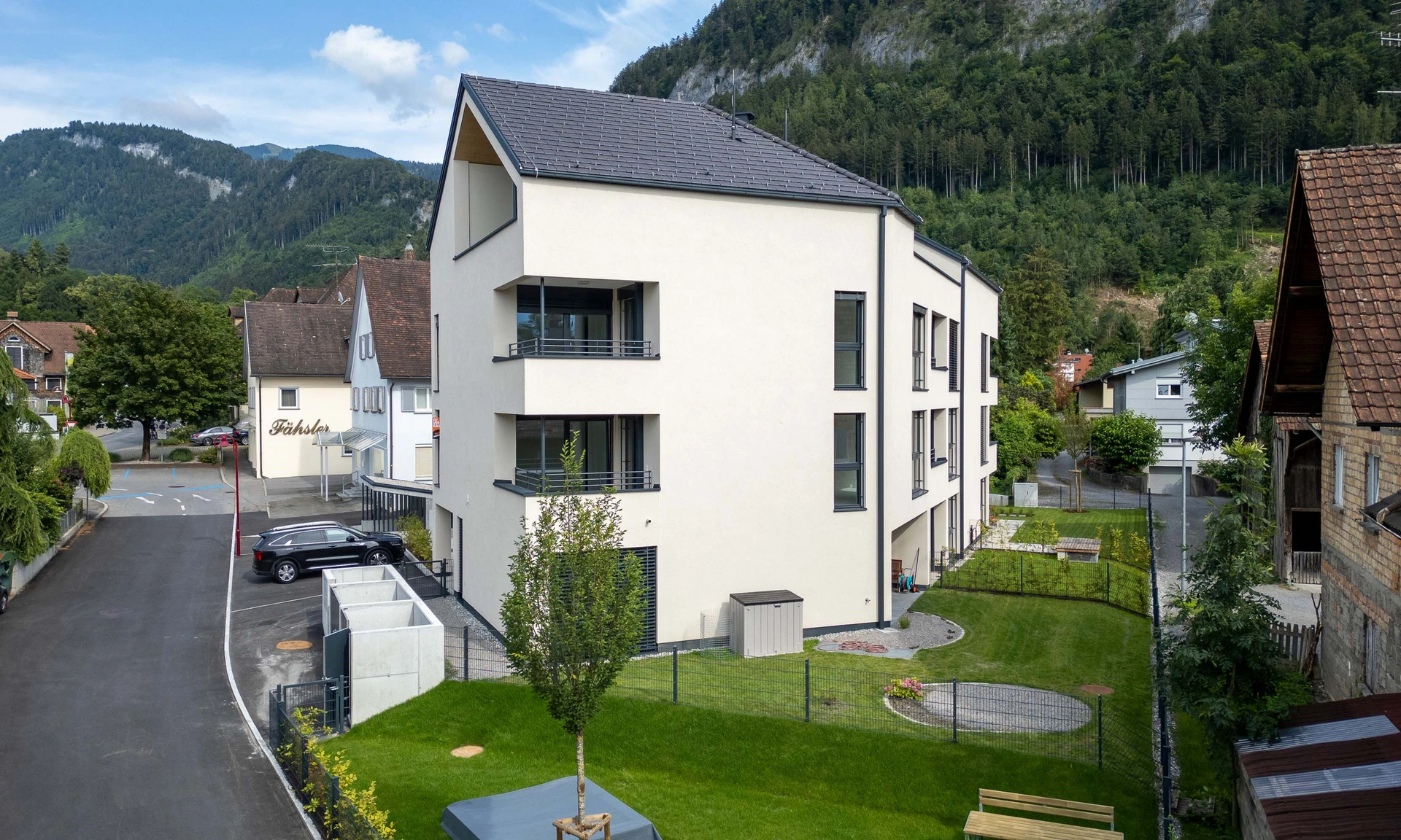 Außenansicht eines neuen Mehrparteienhauses von Wilhelm+Mayer in Götzis.