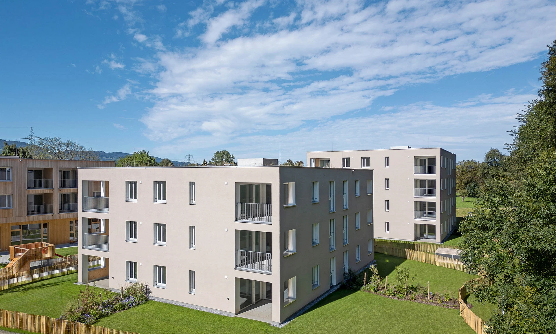 Drohnenaufnahme einer neuen Wohnanlage von Wilhelm+Mayer in Koblach Kutzen.