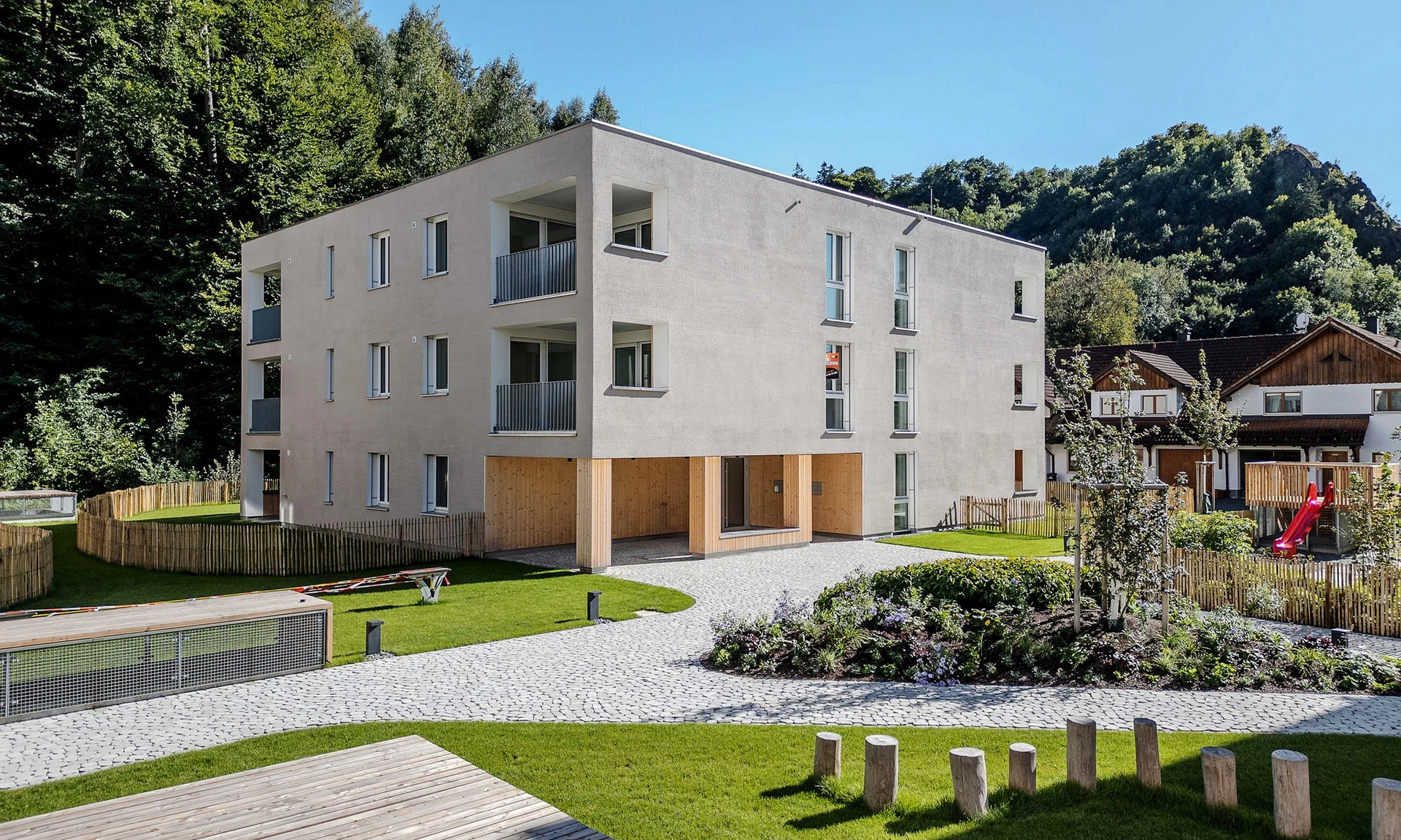 Drohnenaufnahme einer neuen Wohnanlage von Wilhelm+Mayer in Koblach Kutzen.