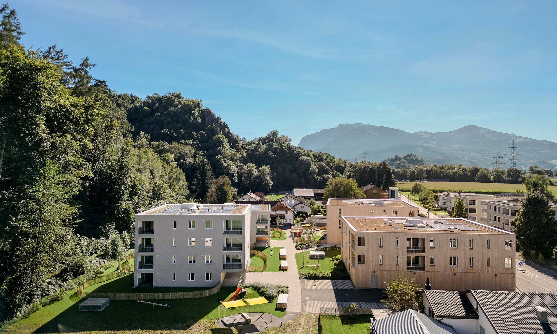 Drohnenaufnahme einer neuen Wohnanlage von Wilhelm+Mayer in Koblach Kutzen.