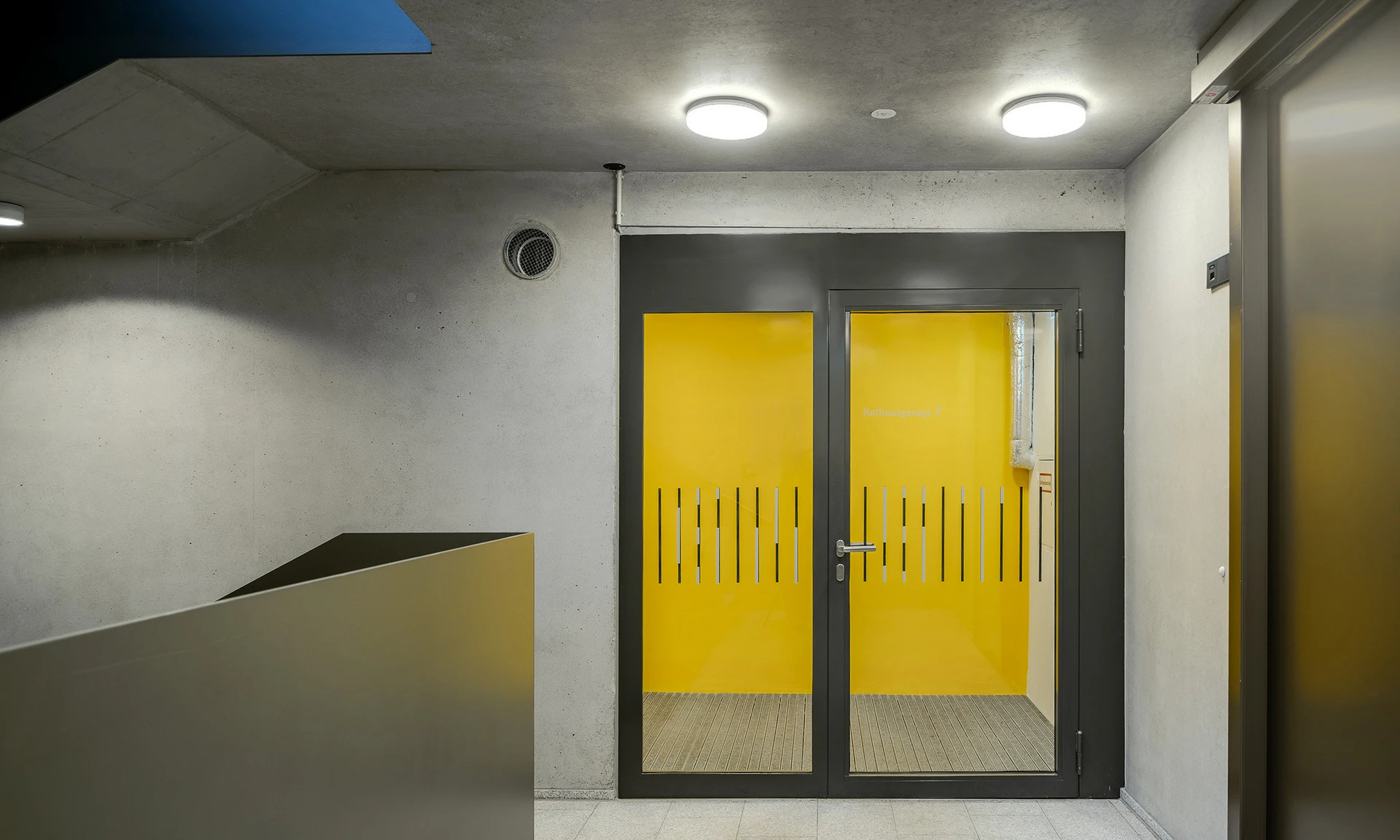 Portale und Türen von Wolf Metall im neuen Rathaus in Hohenems.