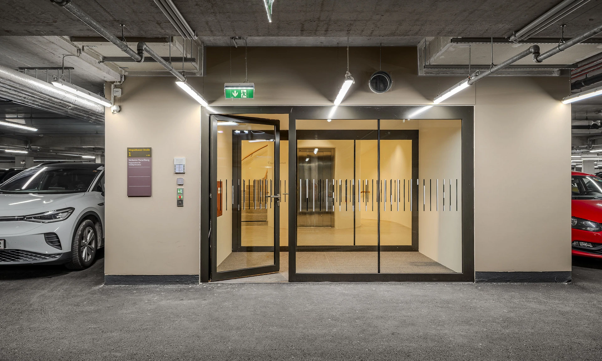 Portal von Wolf Metall in der Tiefgarage im neuen Rathaus in Hohenems.
