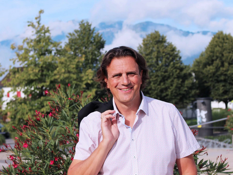 Portraitfoto von Gerd Hölzl, Bürgermeister der Vorarlberger Gemeinde Koblach.